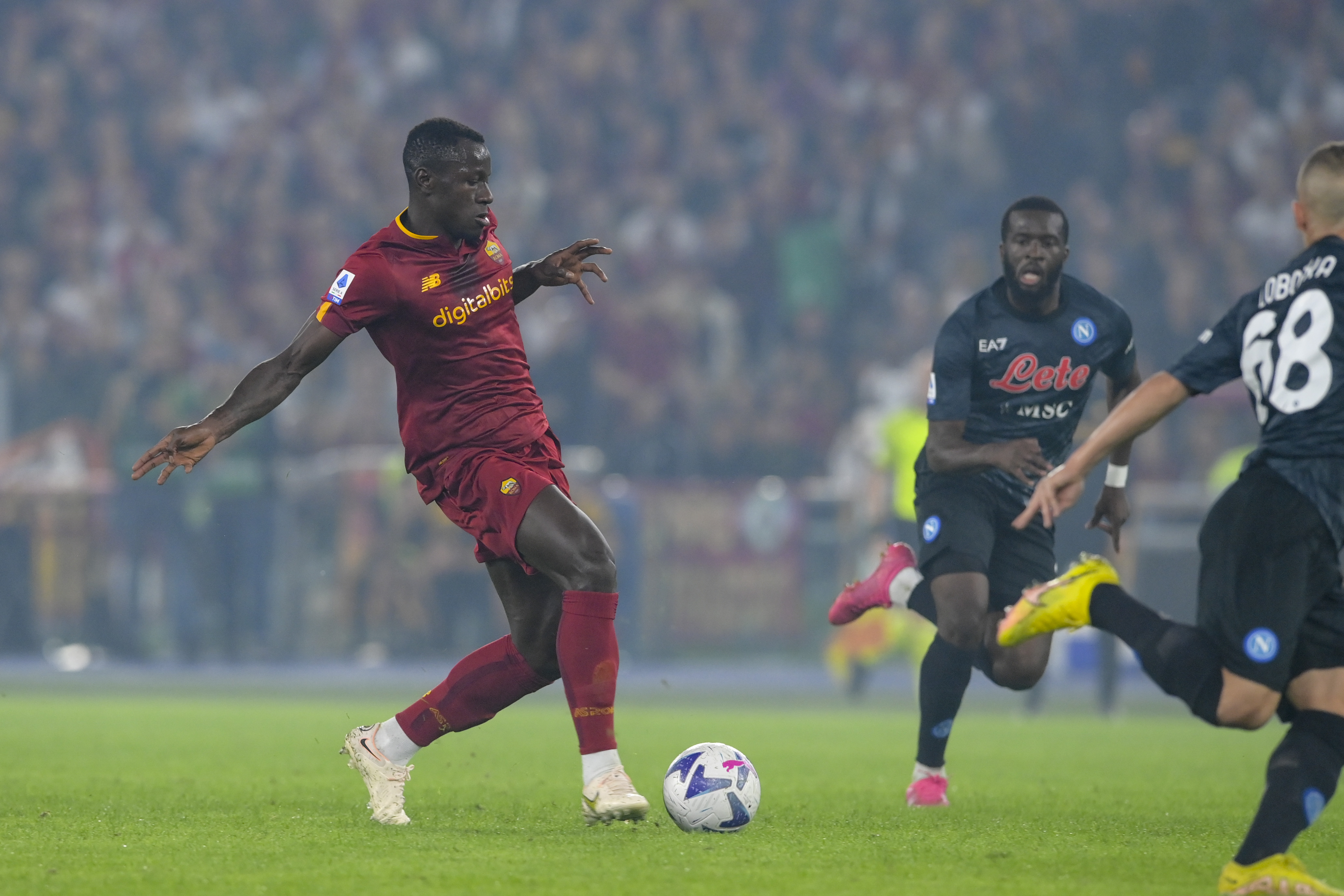 Mady Camara in azione contro il Napoli