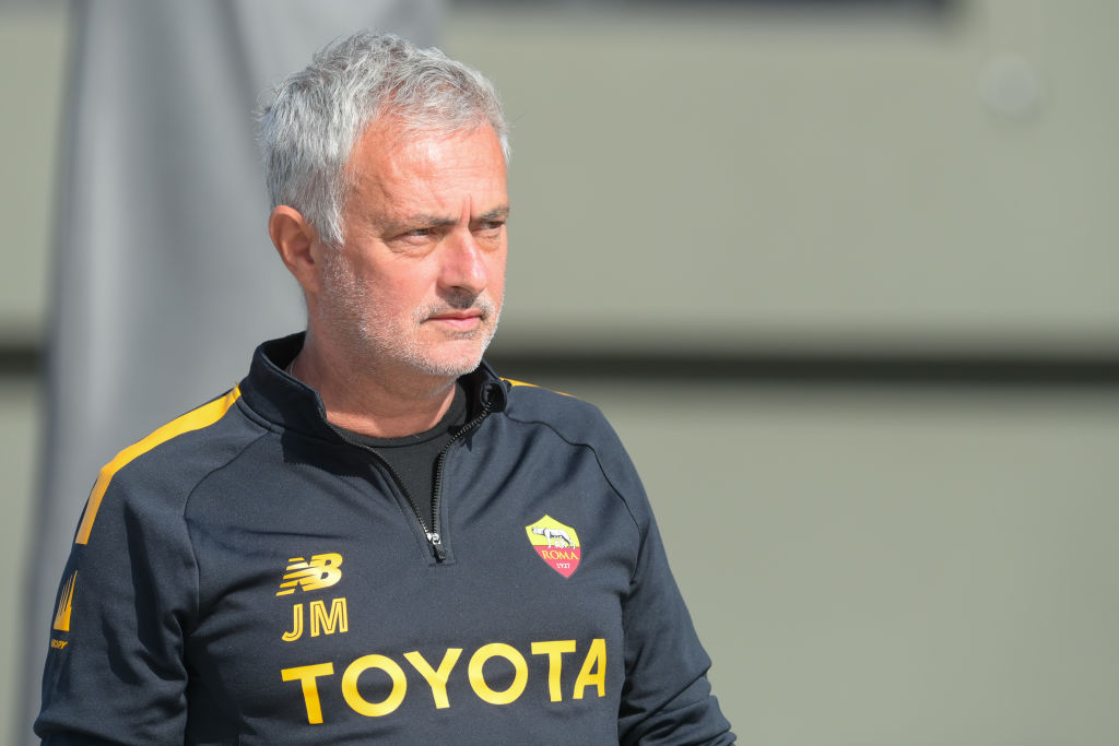 Mourinho durante un allenamento della squadra