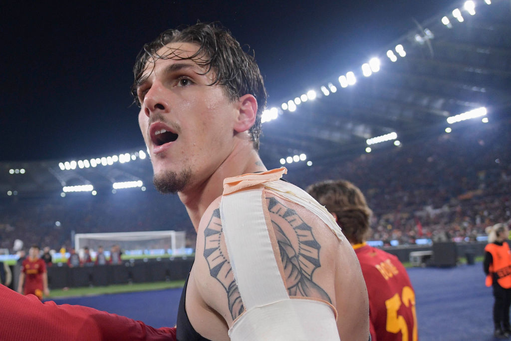 Nicolò Zaniolo sotto la Curva Sud