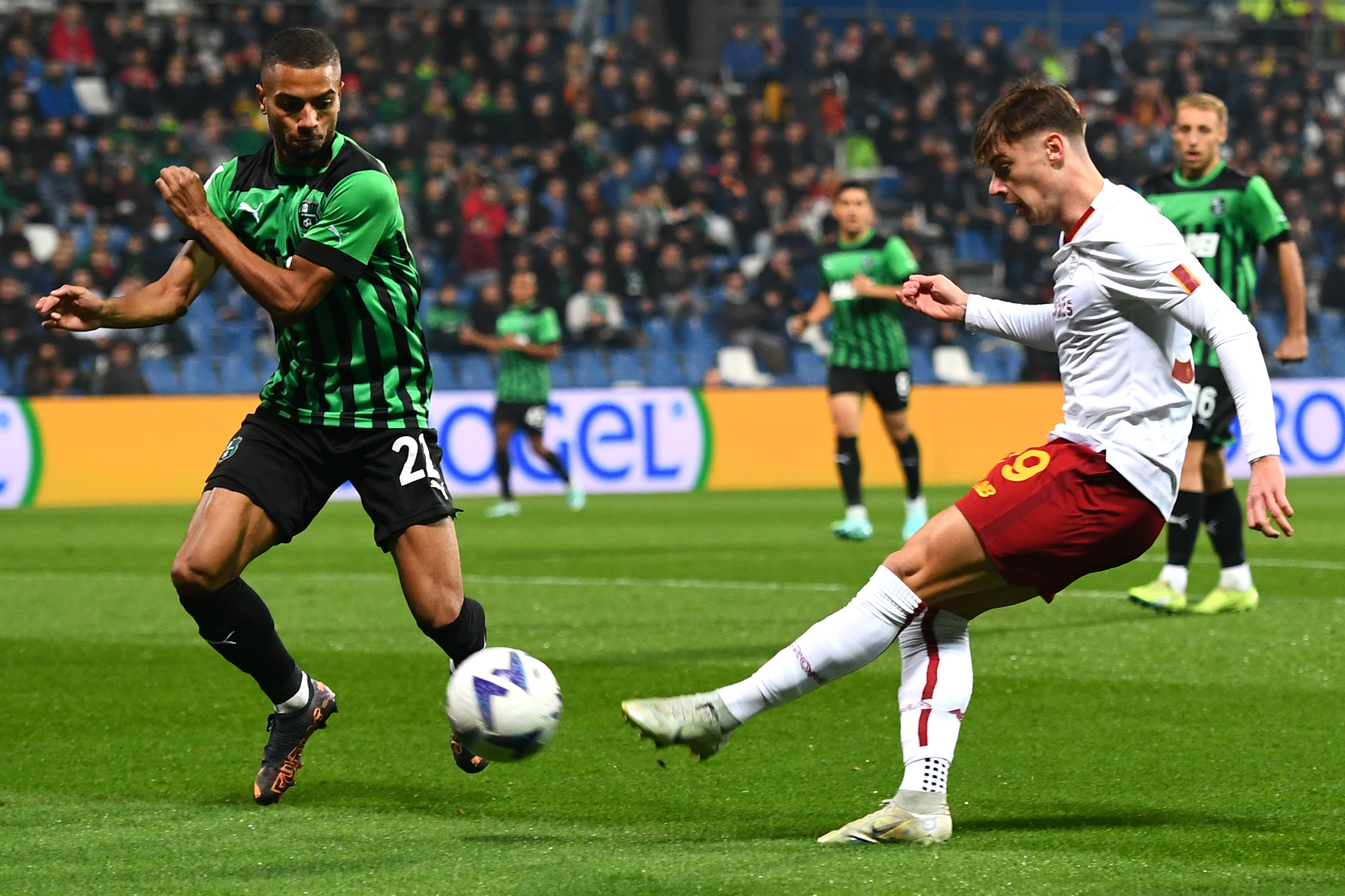 Zalewski takes a shot agains Sassuolo