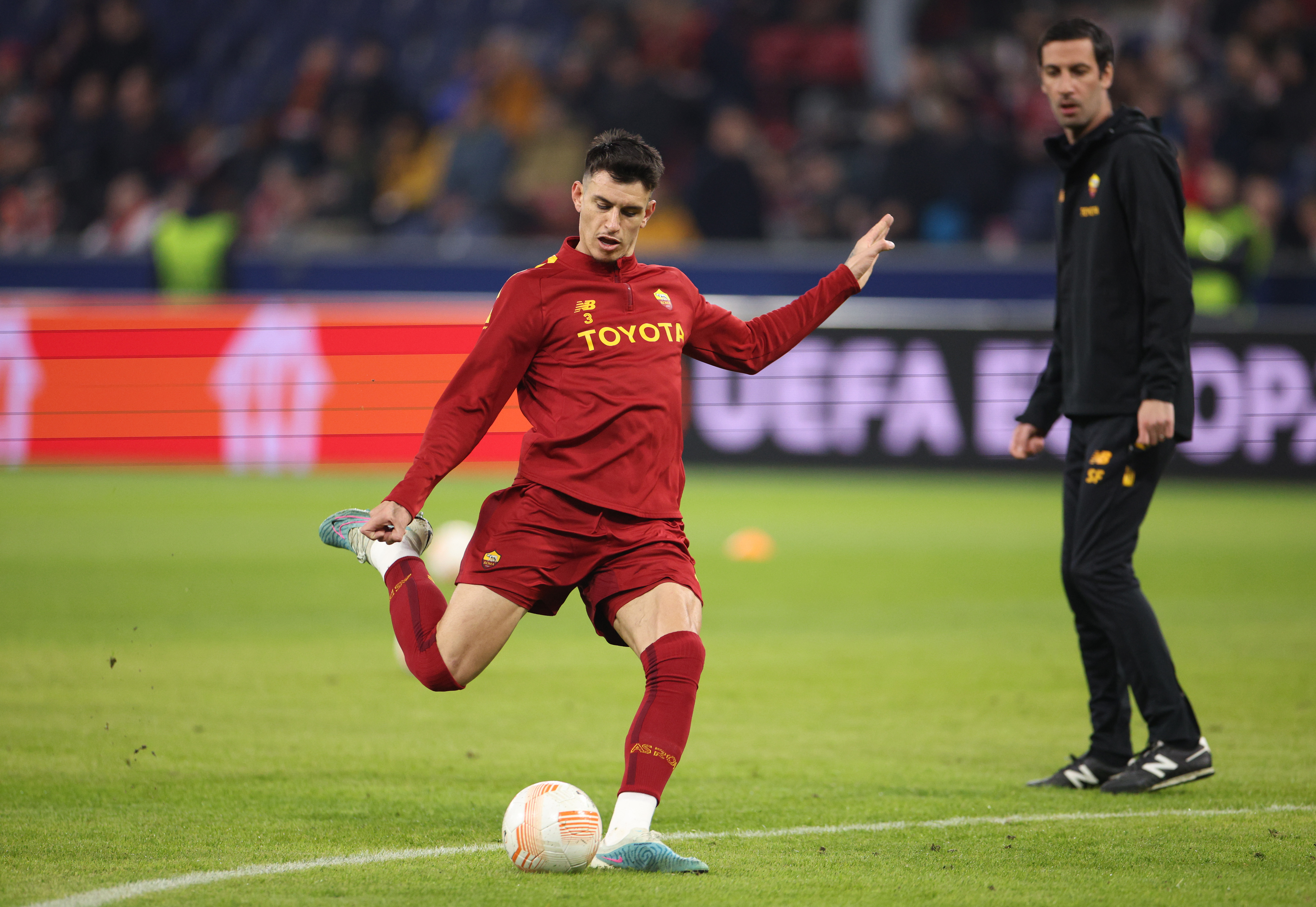 Roger Ibanez durante una partita della Roma