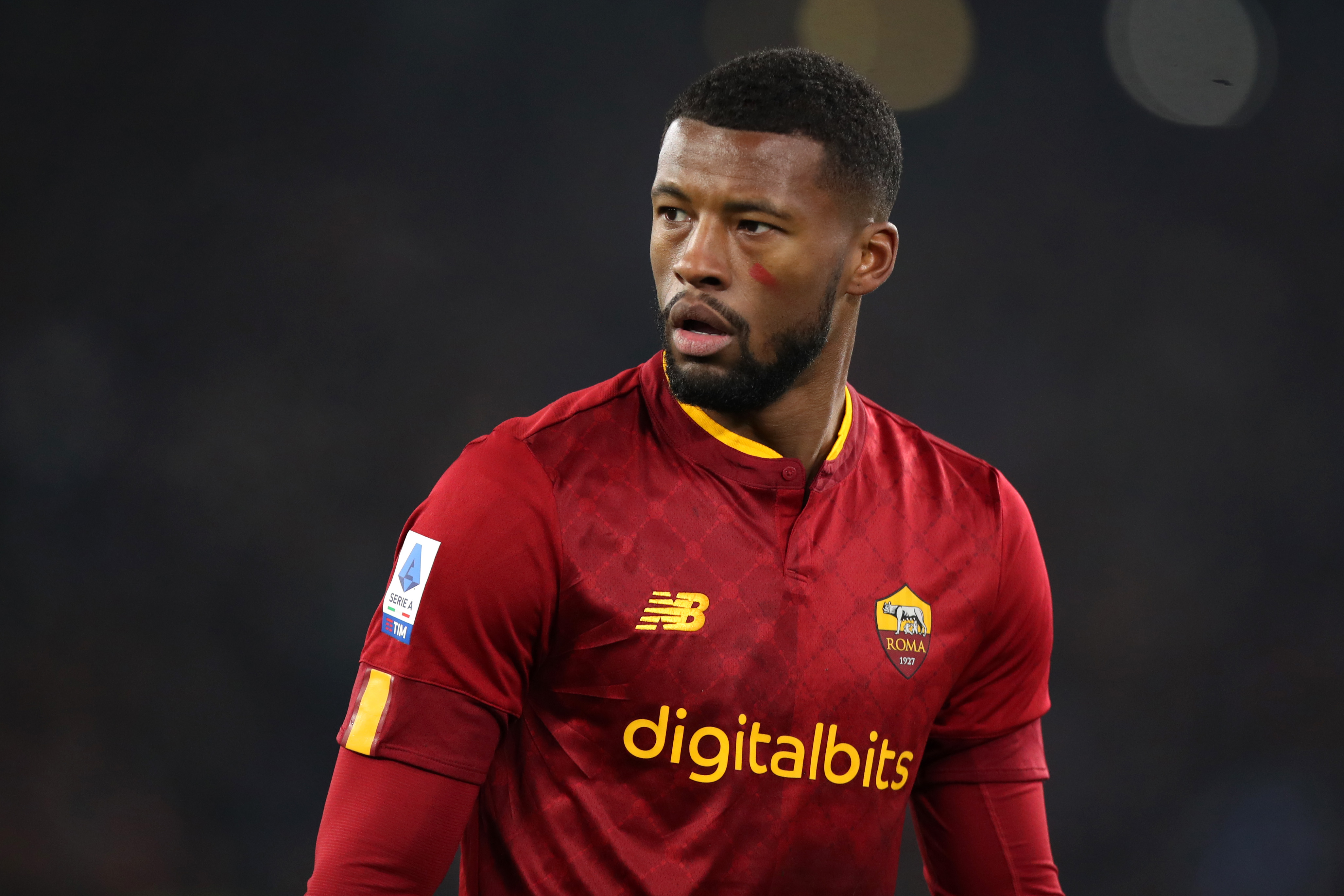 Georginio Wijnaldum in campo con la maglia della Roma (Getty Images)