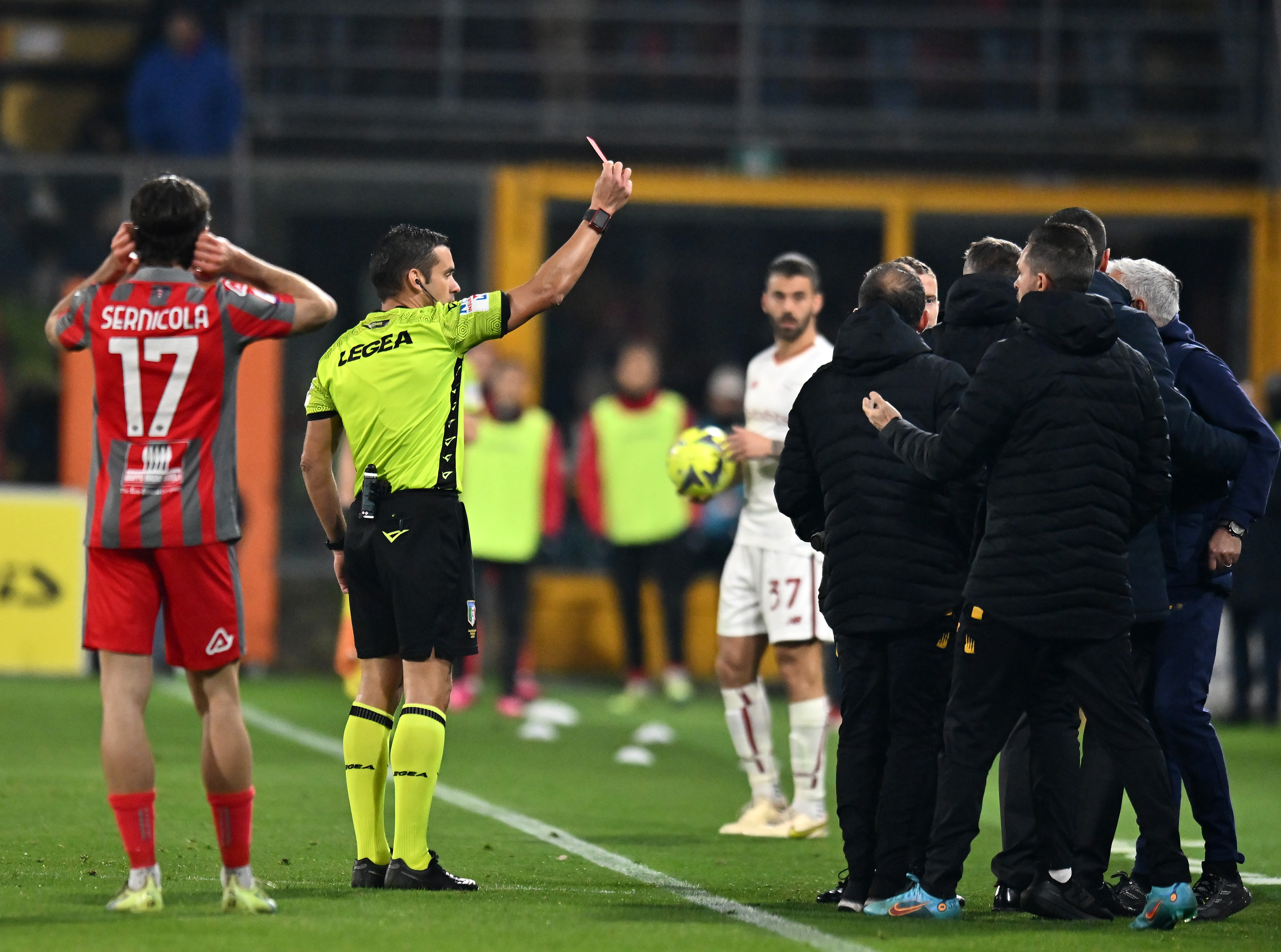 José Mourinho al momento dell'espulsione in Cremonese-Roma