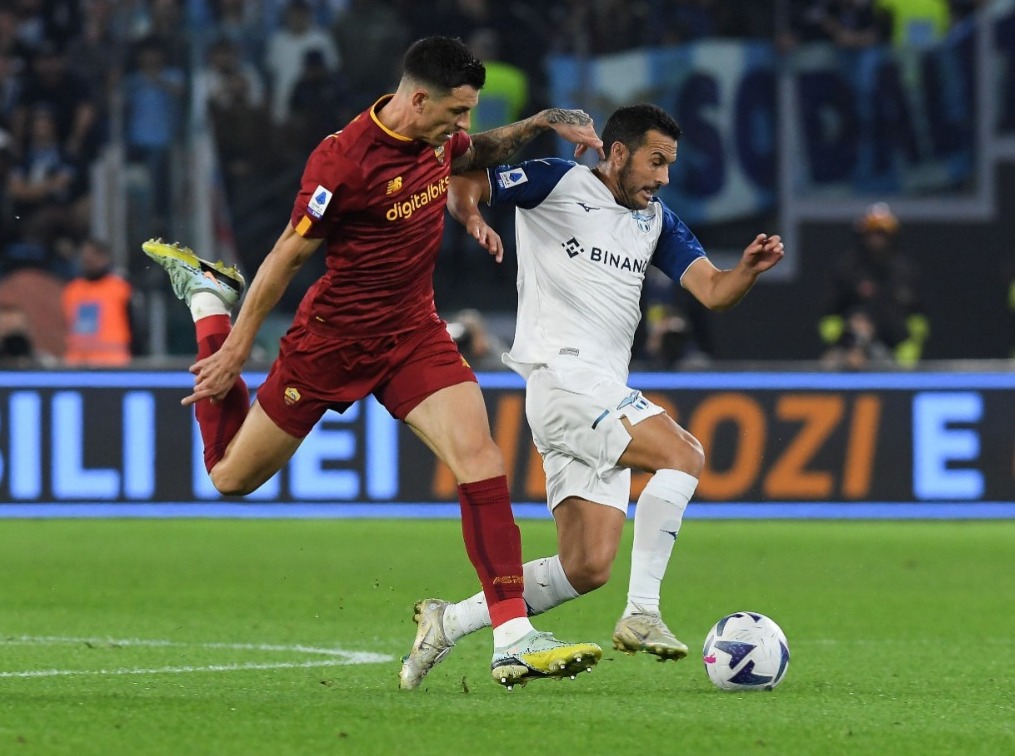 Ibañez and Pedro during the derby