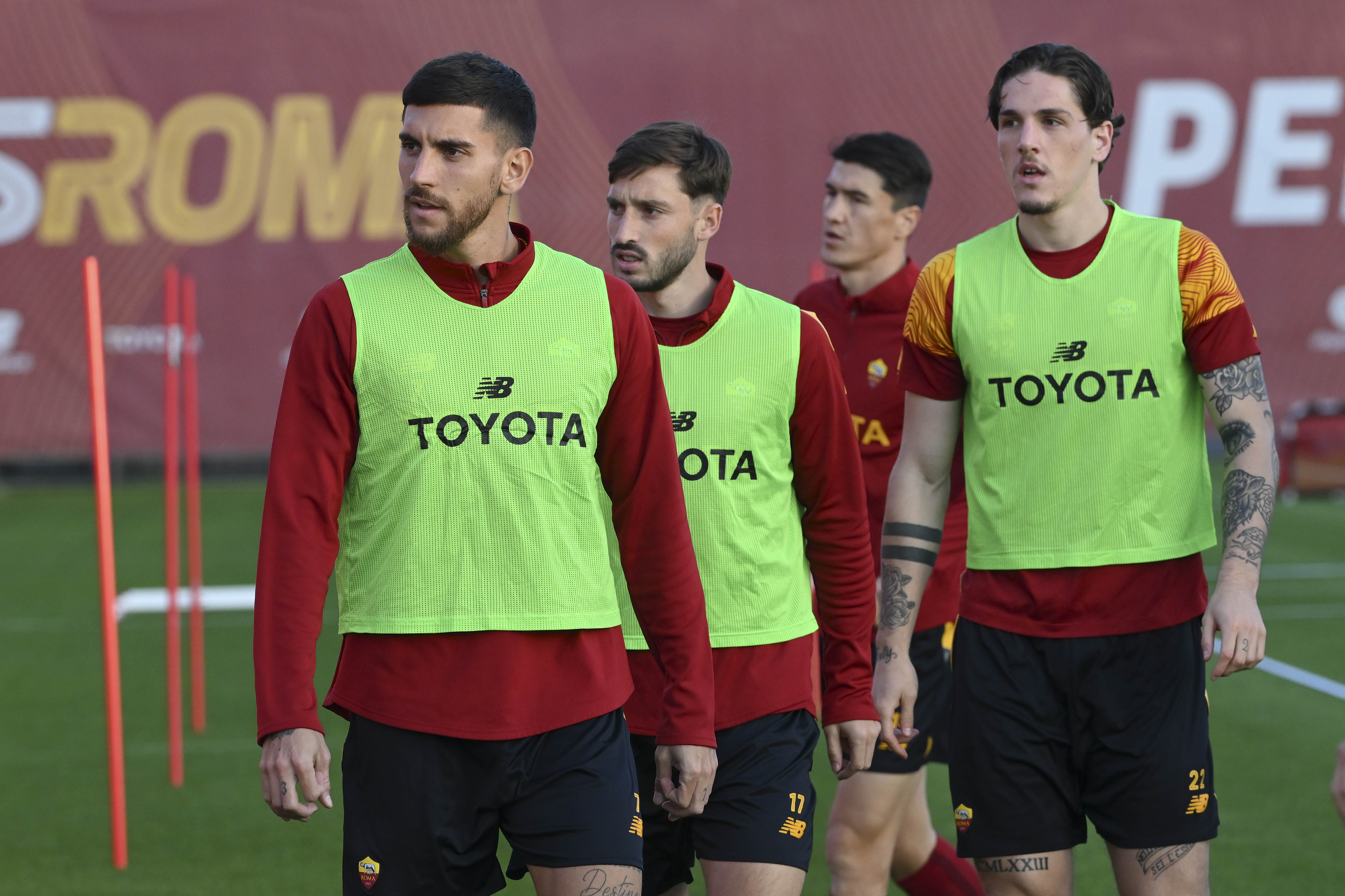 Zaniolo, Viña e Shomurodov durante una seduta di allenamento a Trigoria