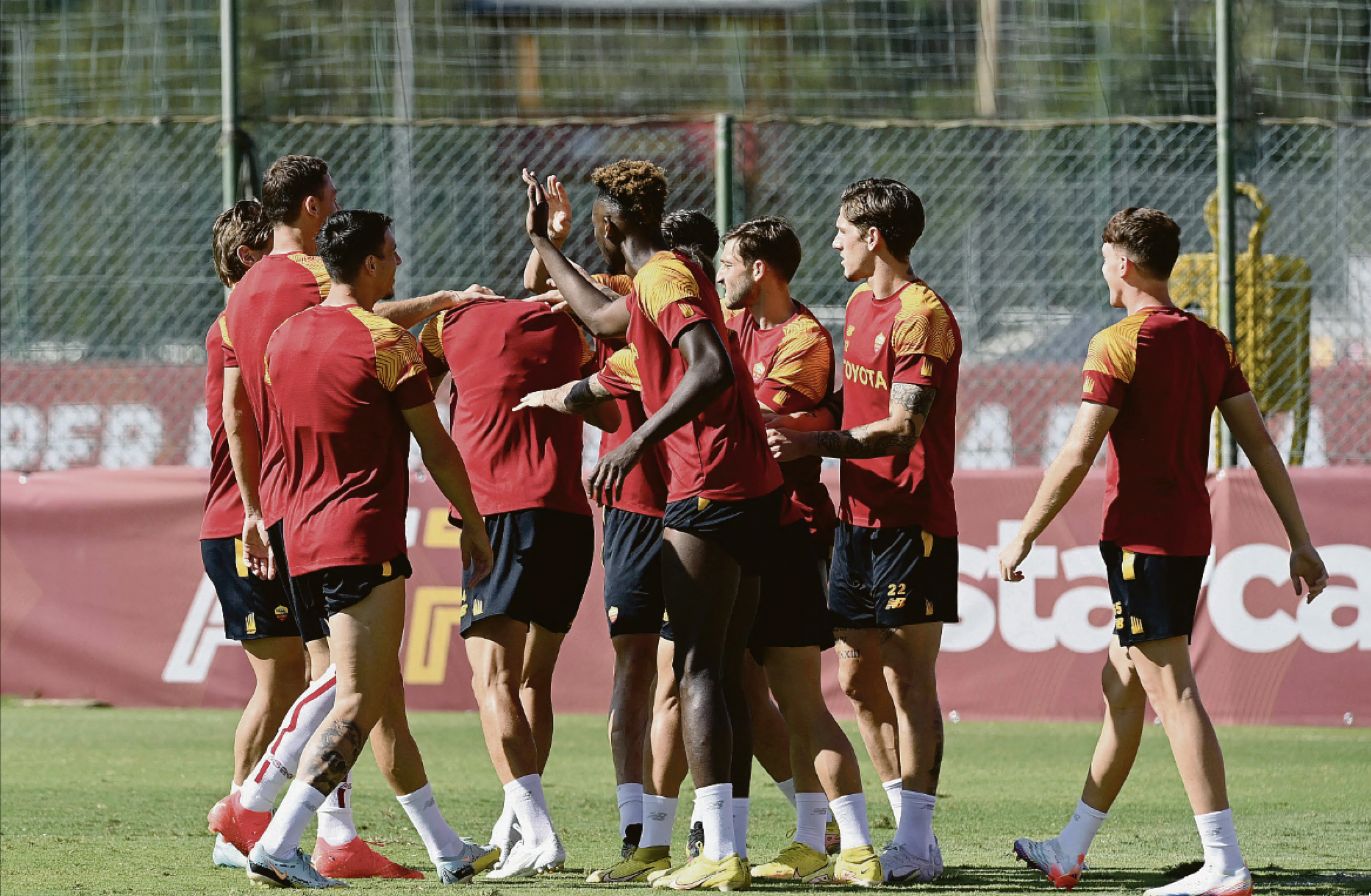 La Roma durante un allenamento a Trigoria 