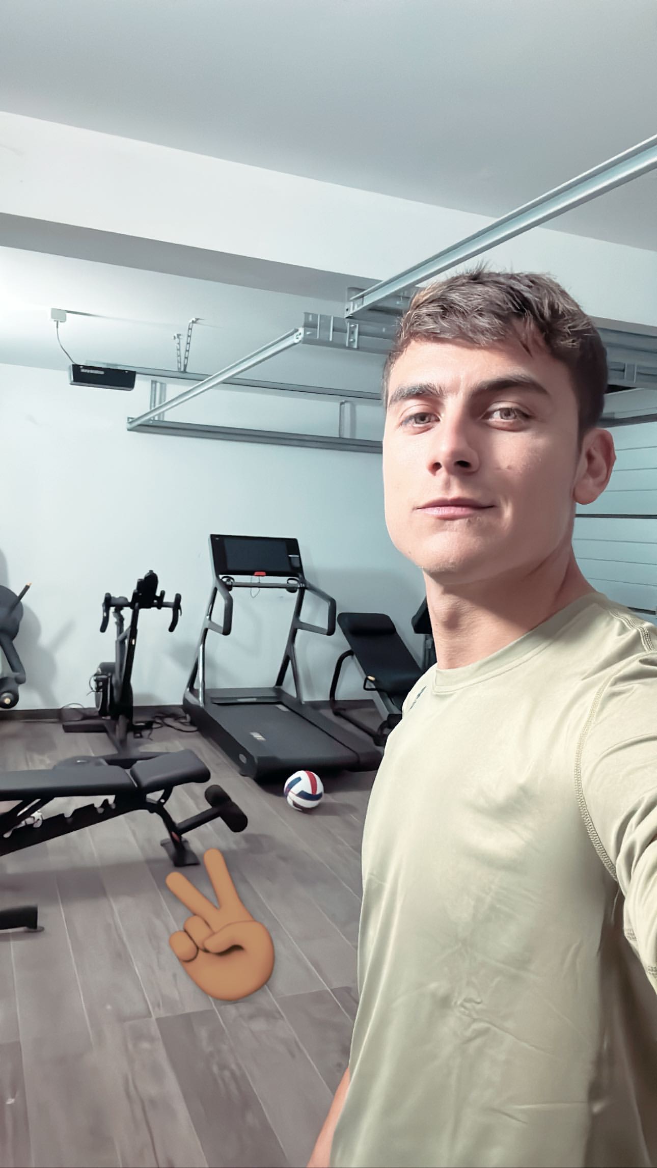 Dybala si allena in palestra