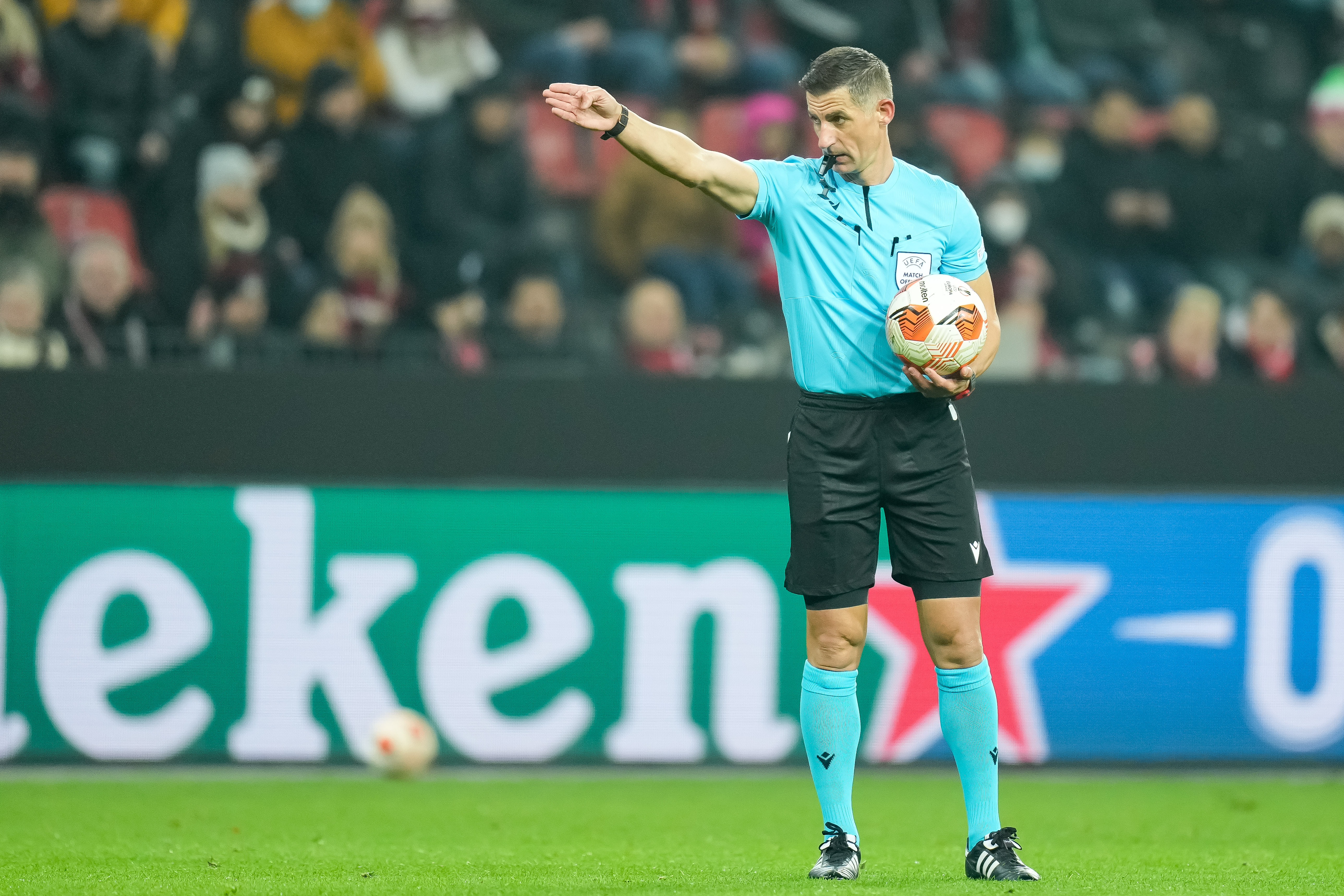 Tasos Sidiropoulos, l'arbitro di Real Betis-Roma