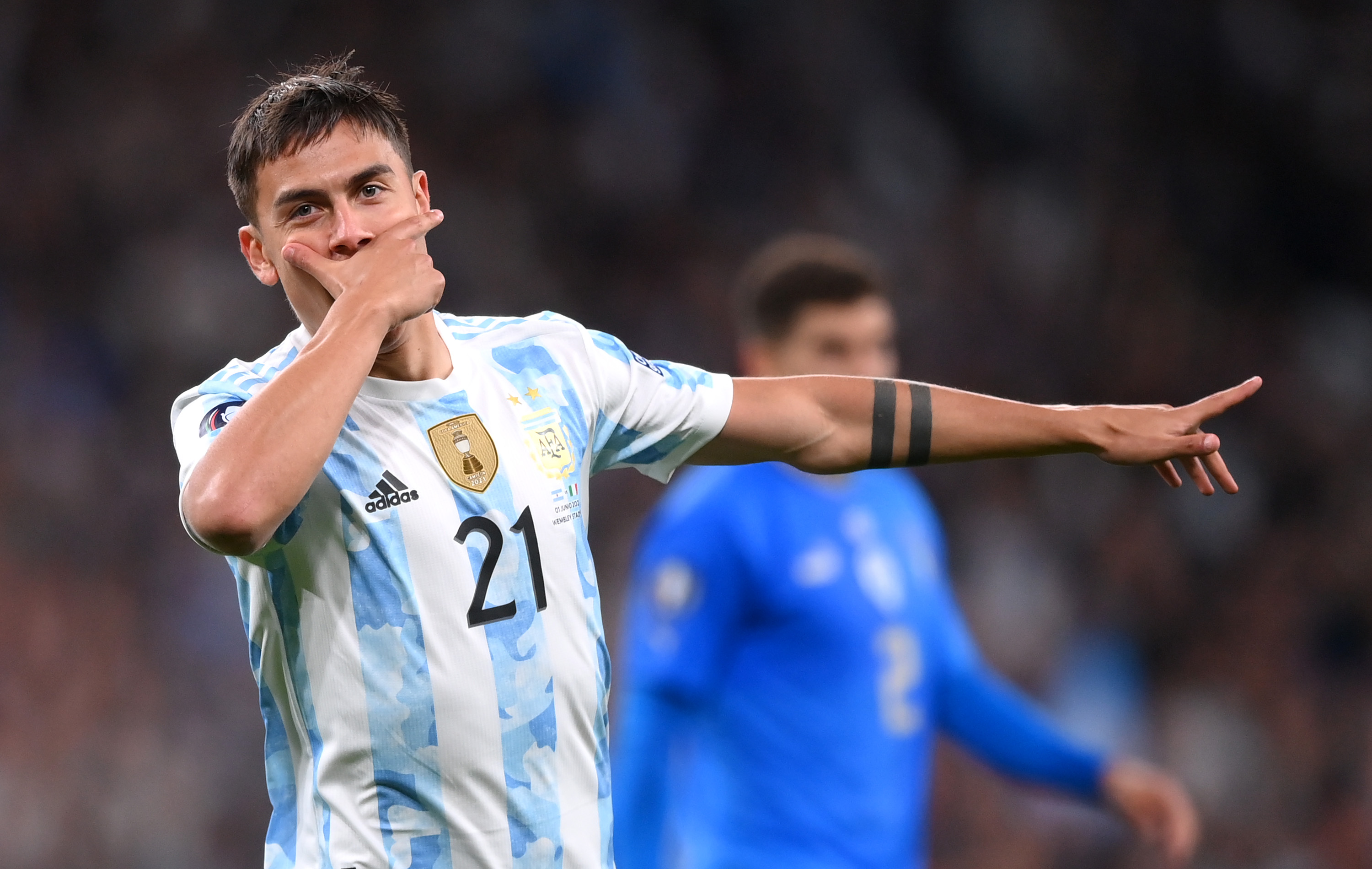 Dybala esulta per il gol segnato all'Italia a Wembley