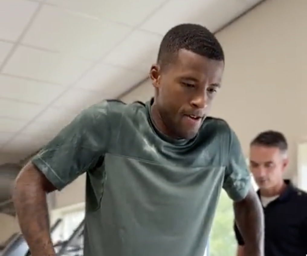 Wijnaldum durante la riabilitazione