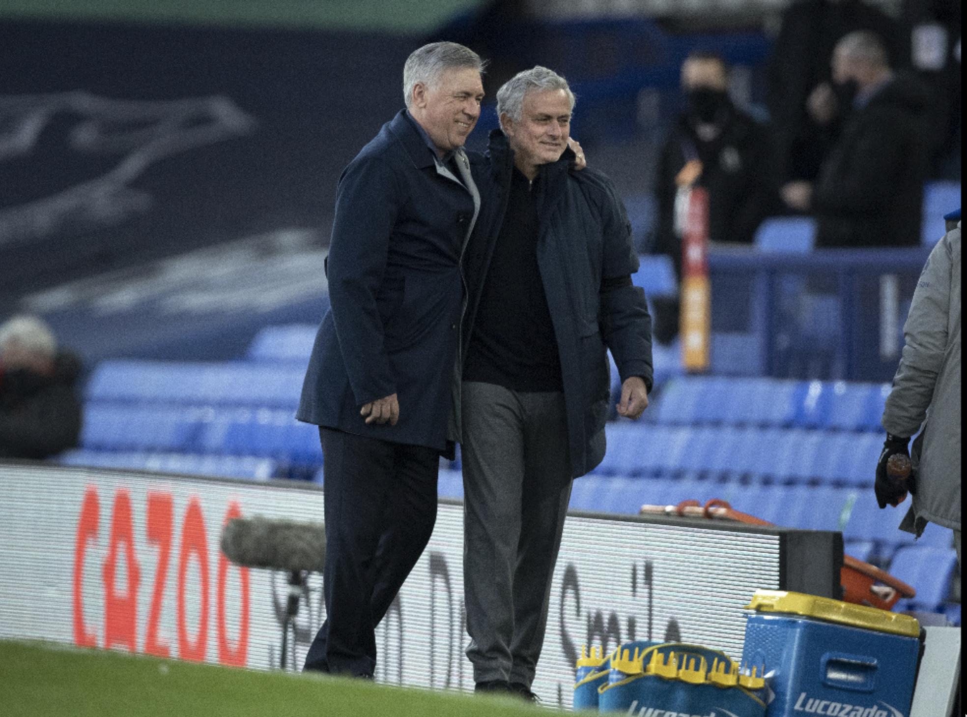 Mourinho e Ancelotti durante un Everton-Tottenham