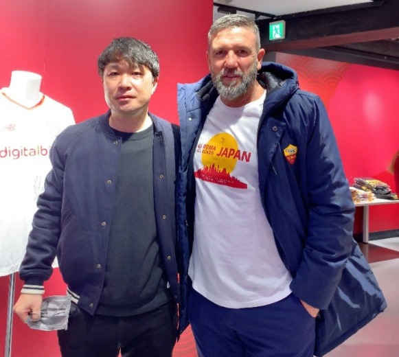 Our correspondent Norikazu Sato together with Candela at Casa Roma 