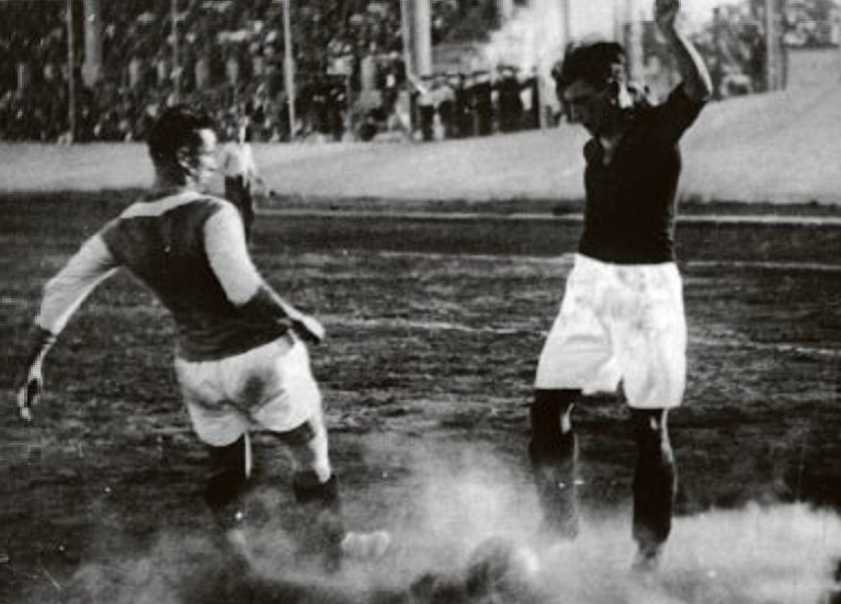 Luigi Ziroli in azione nella gara contro gli ungheresi dell’UTE andata in scena il 17 luglio 1927