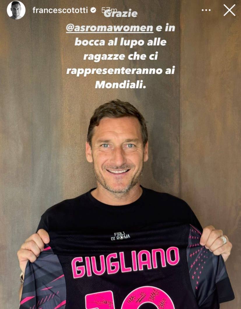 La dedica di Totti per la nazionale femminile