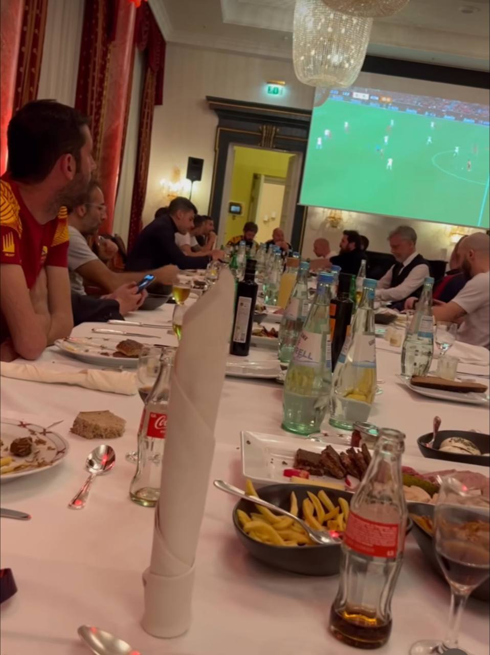La cena della Roma dopo il pari a Leverkusen