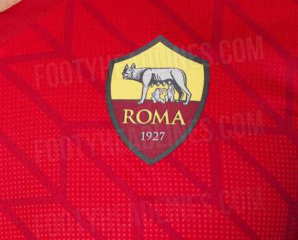 Il nuovo kit pre-gara della Roma (via Footyheadlines)