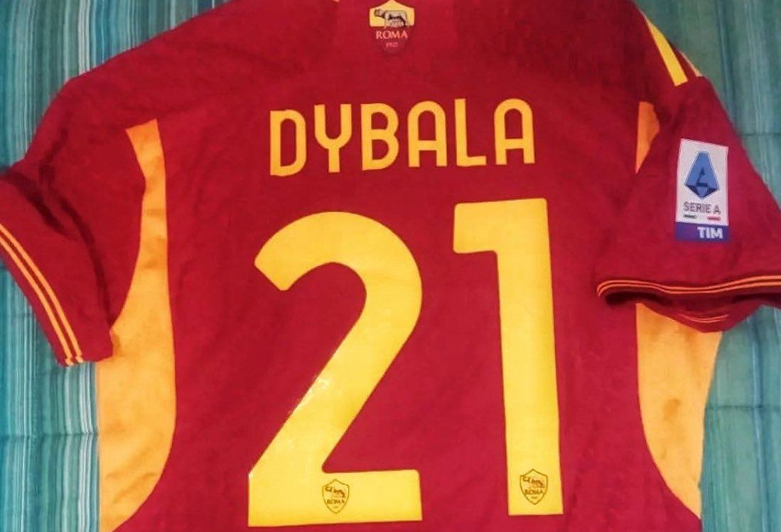 Possibile nuova maglia della Roma