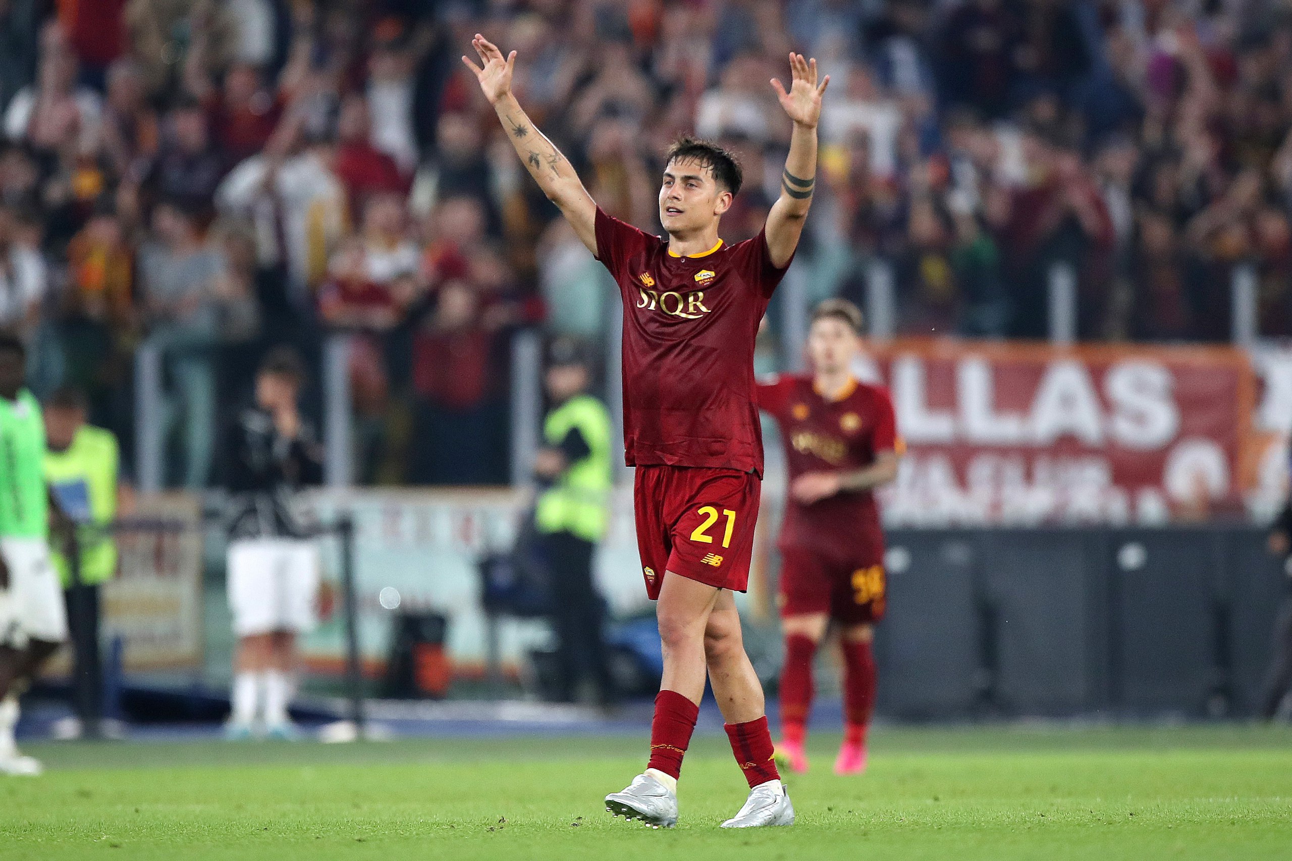 Paulo Dybala in campo con la Roma