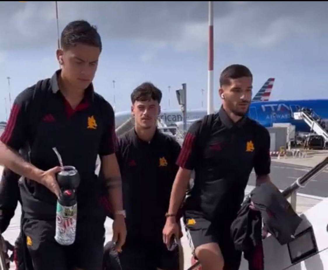 I giallorossi in partenza verso Tolosa (via Instagram: @officialasrroma)